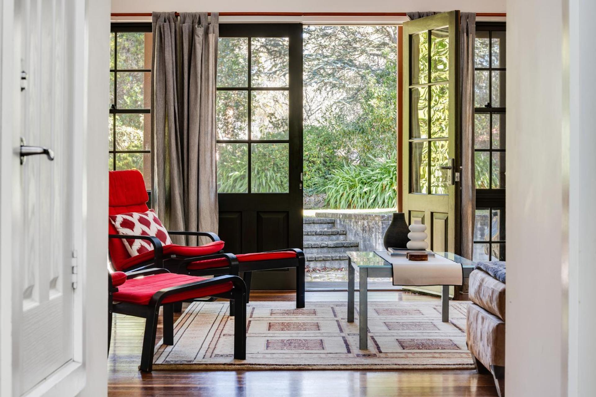 Whispering Pines Cottages Wentworth Falls Room photo
