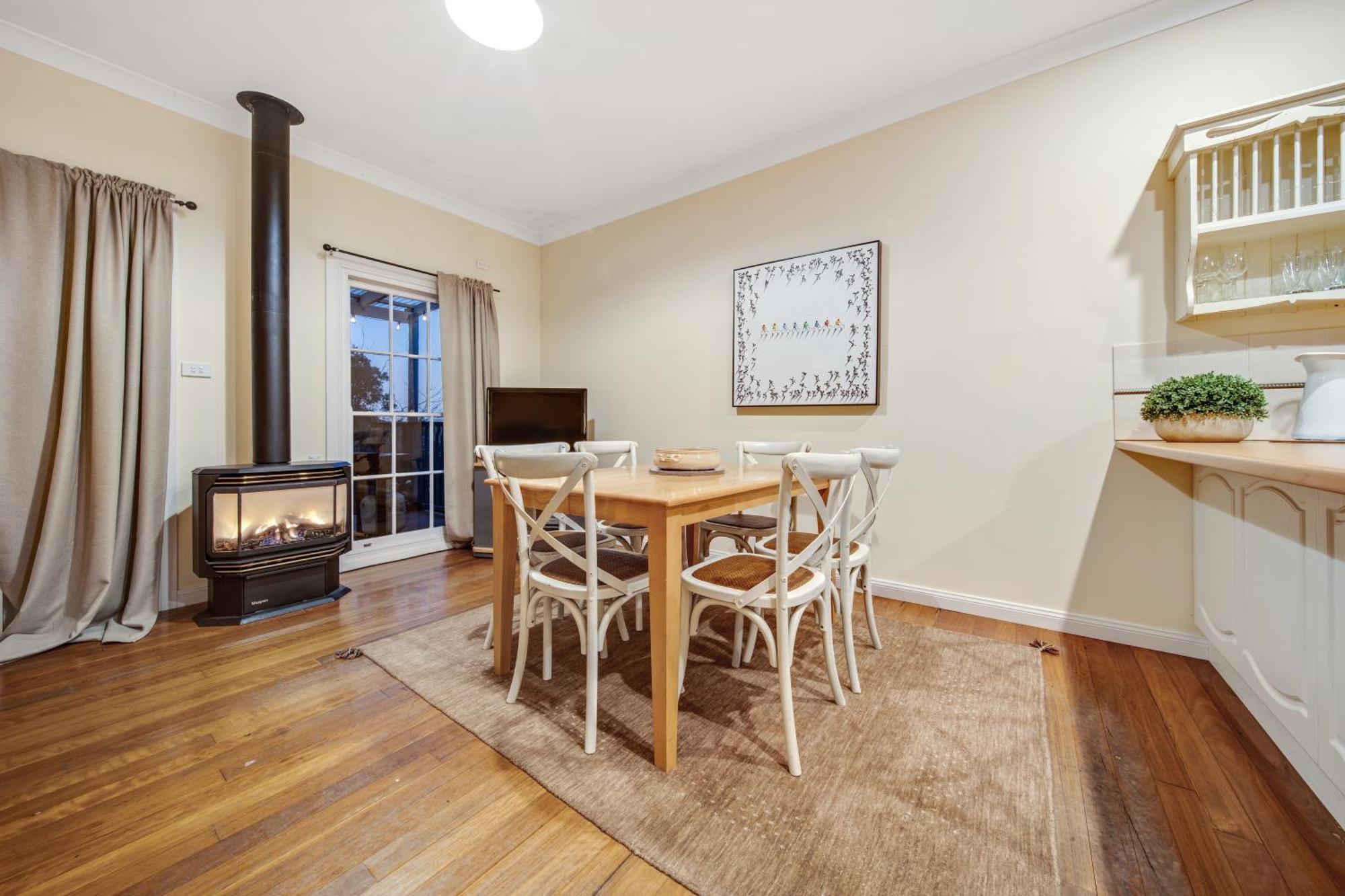 Whispering Pines Cottages Wentworth Falls Room photo