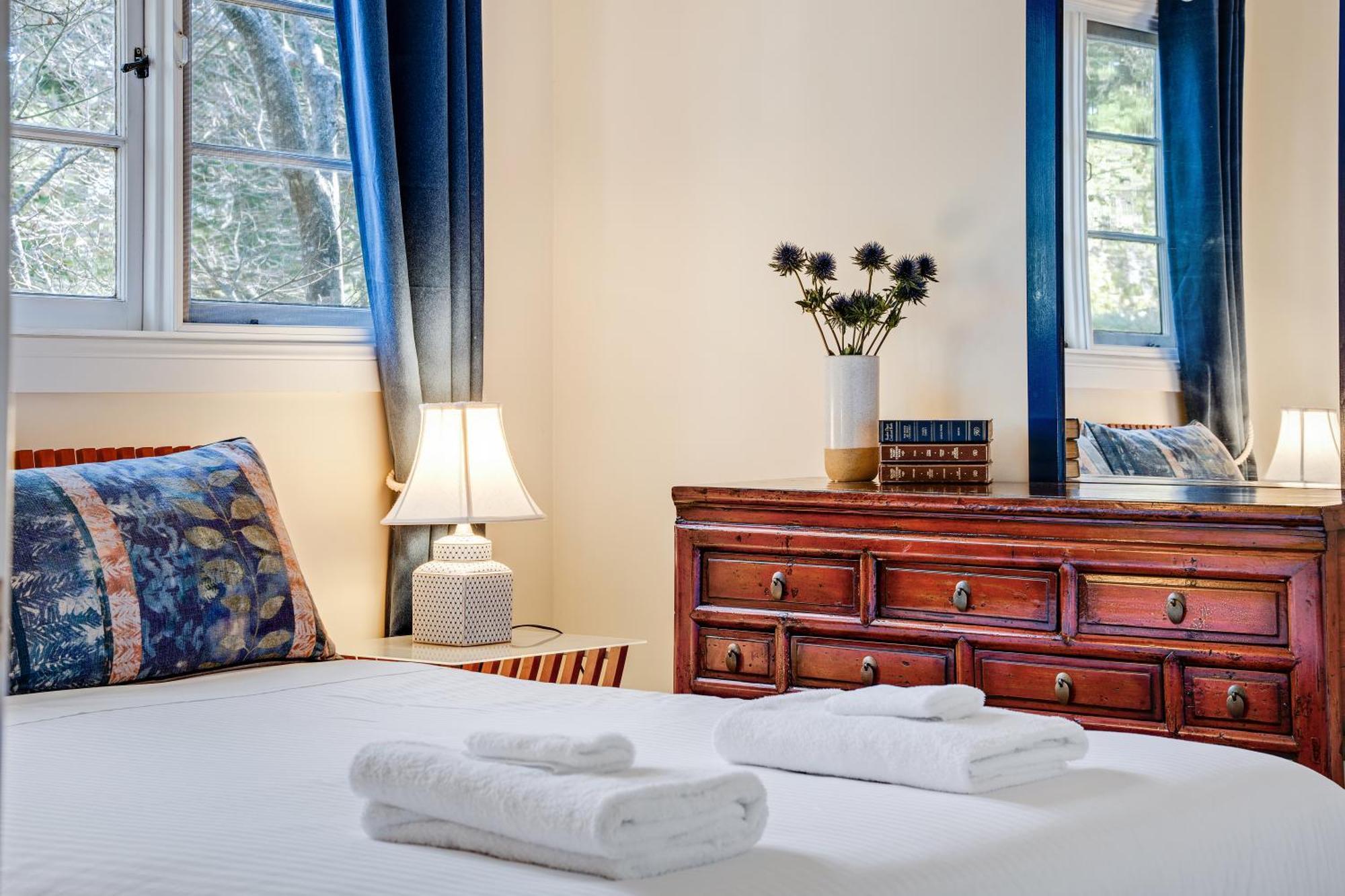 Whispering Pines Cottages Wentworth Falls Room photo
