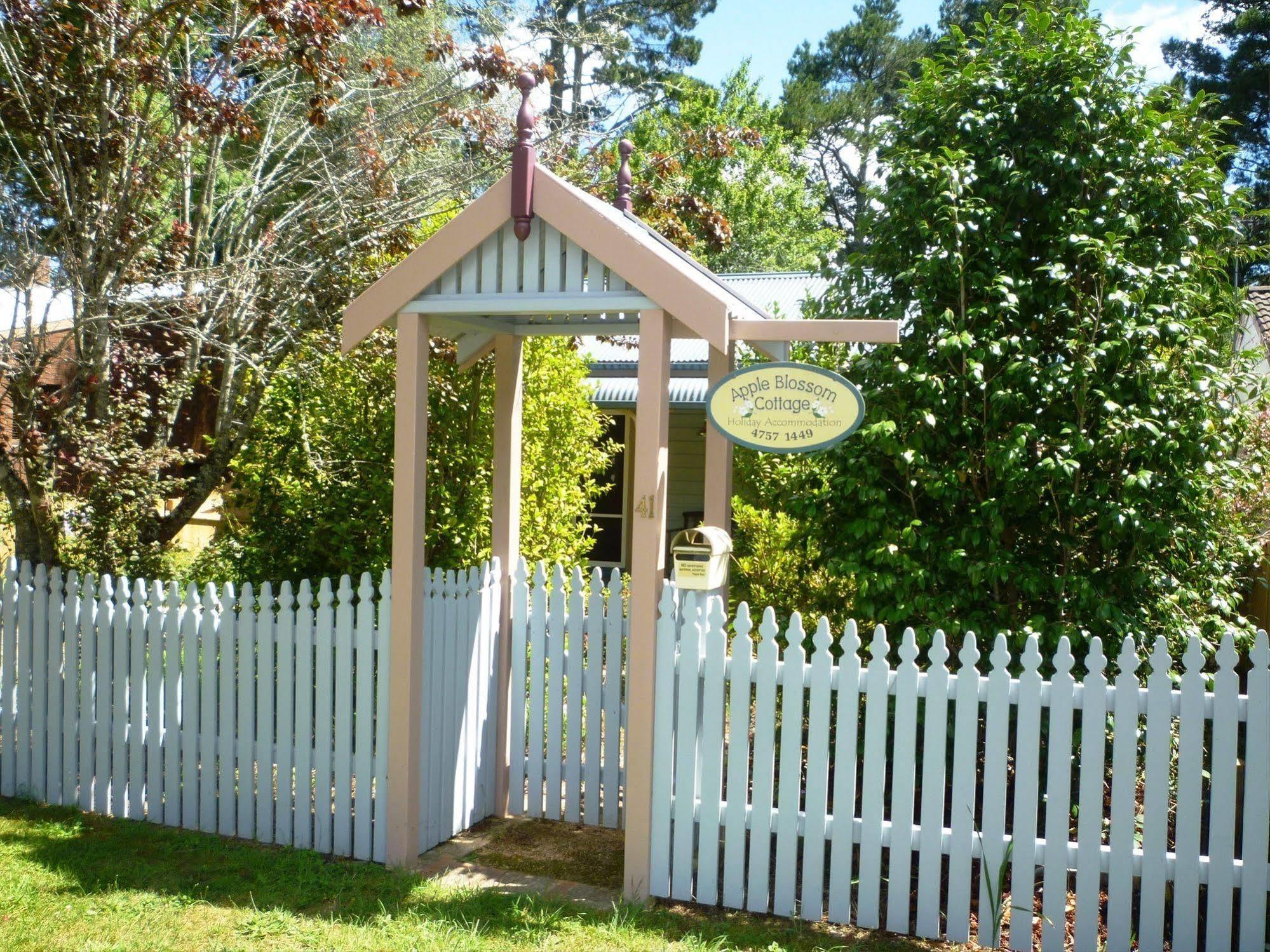 Whispering Pines Cottages Wentworth Falls Exterior photo